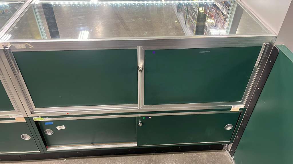 Interior retail mirrors and display glass Baltimore.